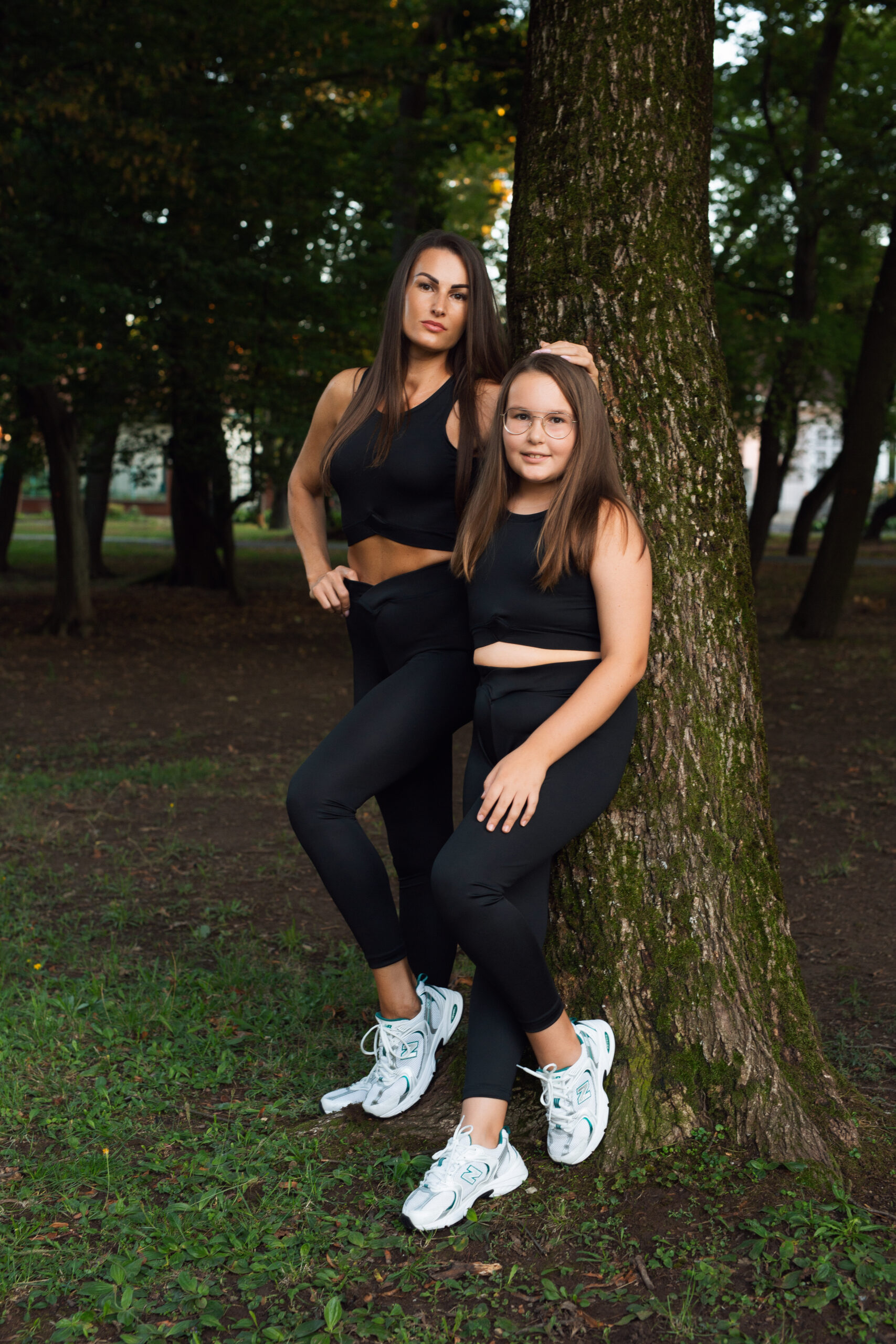 Női és gyermek fekete yoga ruha szett